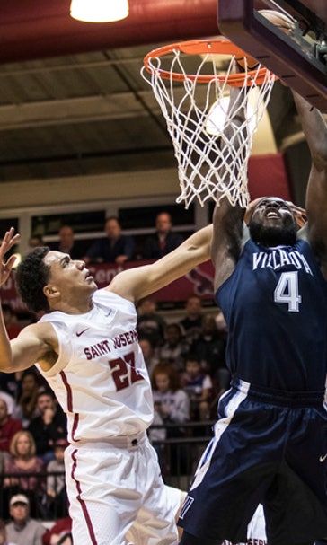 No. 4 Villanova sets mark with 19 3s in win over Hawks (Dec 02, 2017)